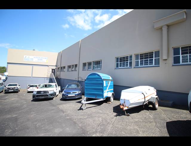 3,400M² WAREHOUSE FOR SALE IN BRAELYN